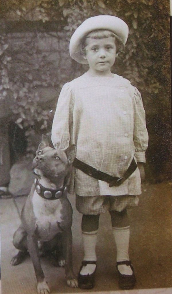 old-photo-pit-bull-and-child-02